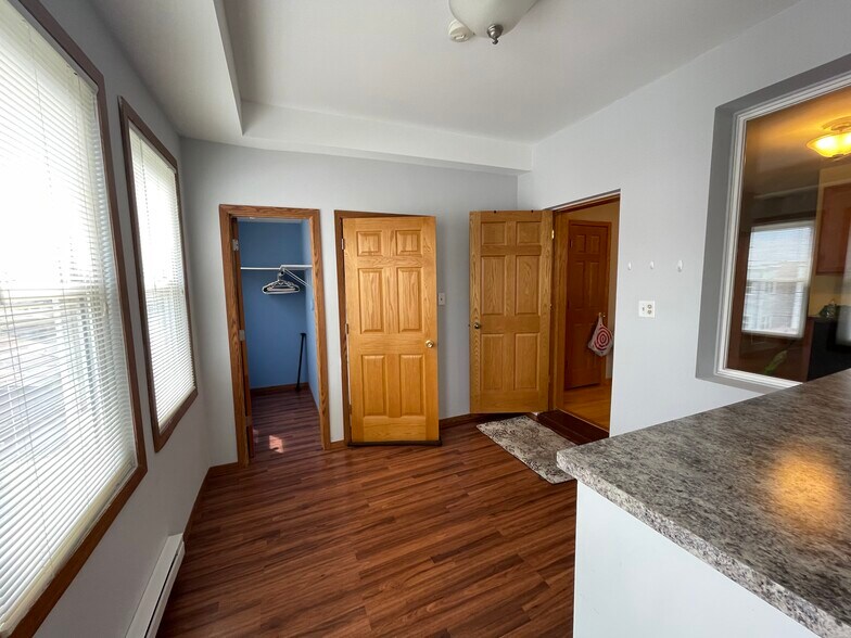 Building Photo - 2259 W Giddings St