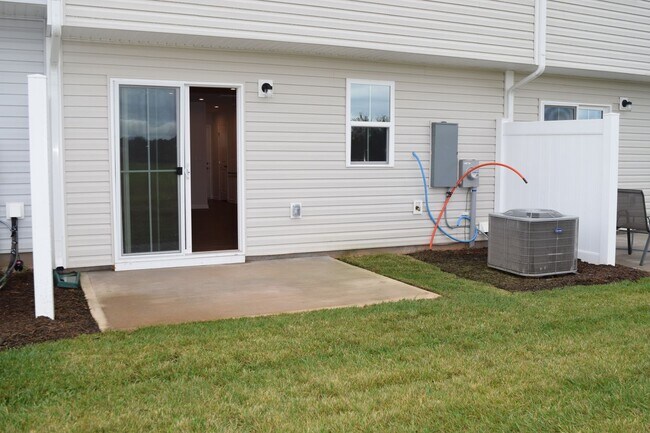 Building Photo - Modern 3-Bedroom Townhome in Desirable Bear Park