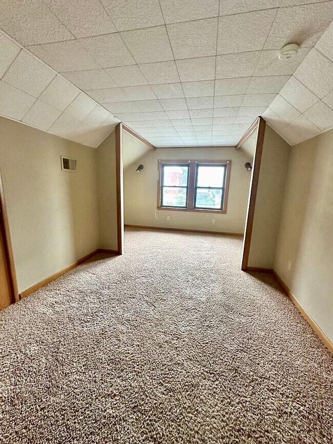 Building Photo - 124 N 43rd St