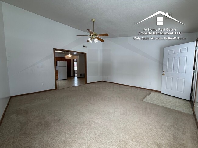 Building Photo - Gates Boulevard 2629–2631 Duplex