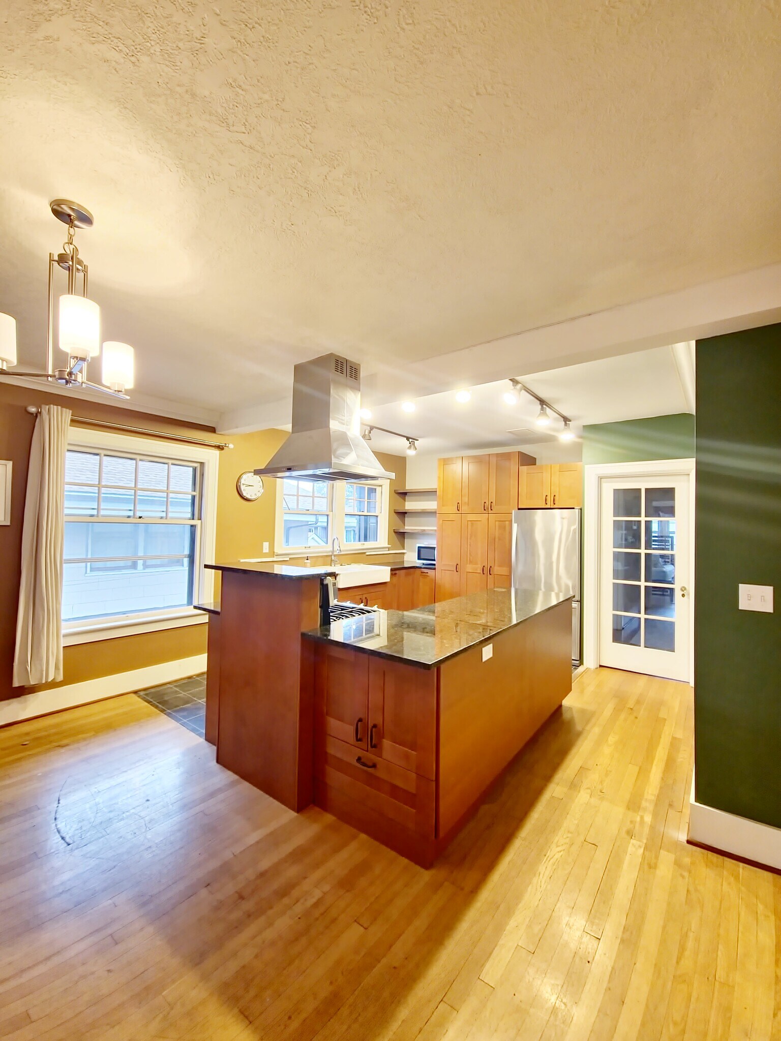 Building Photo - 1804 NE 24th Ave