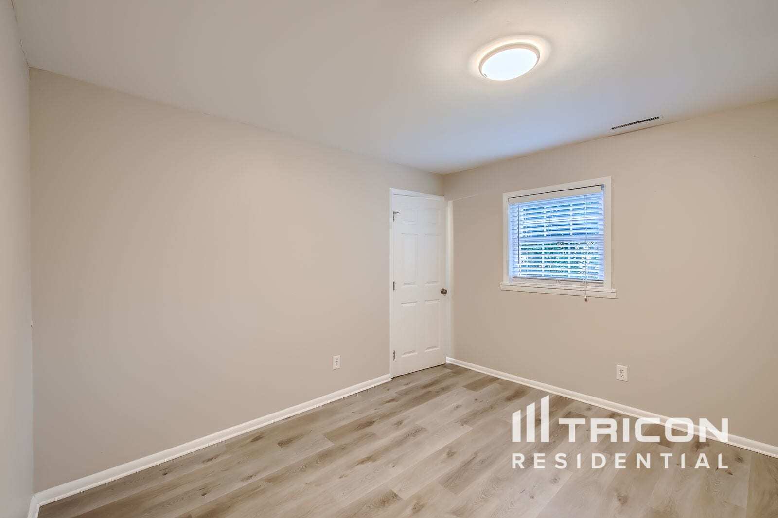 Building Photo - 3251 Deerwood Dr