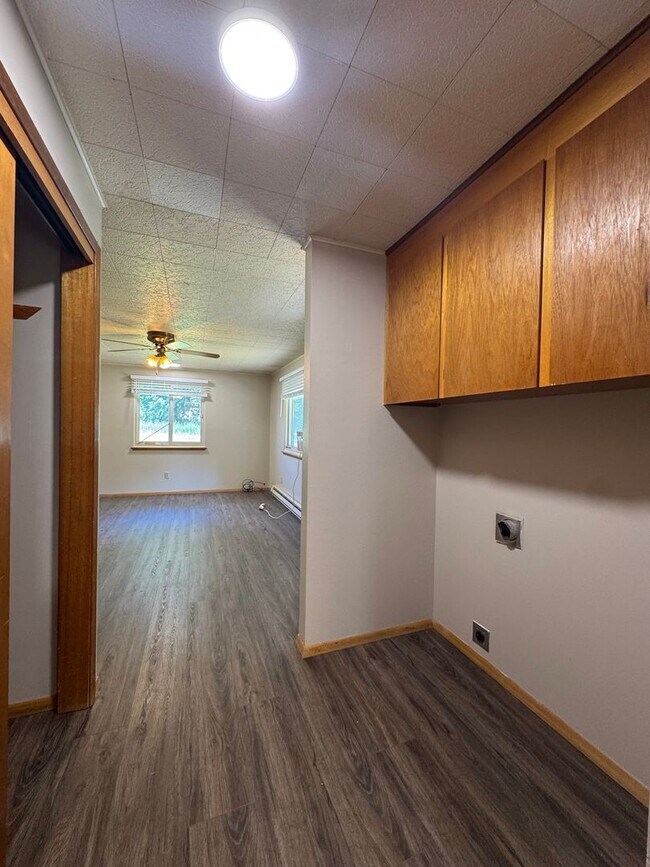 Building Photo - 1702 College Pl