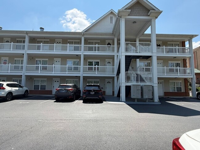 Building Photo - 2008 Millennium Pl