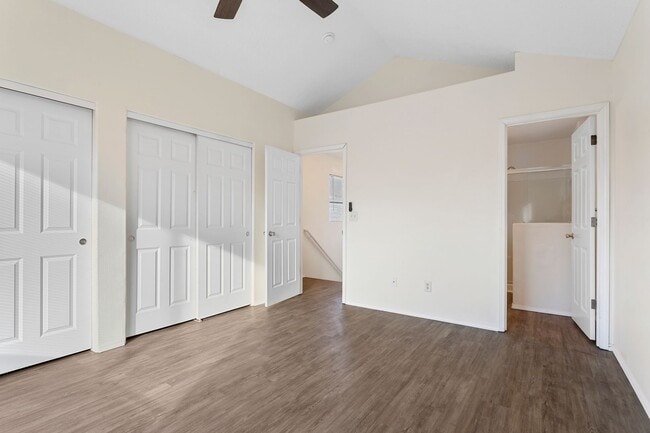 Building Photo - Large 3 bedroom 2.5 Bath Home! Tour Today!