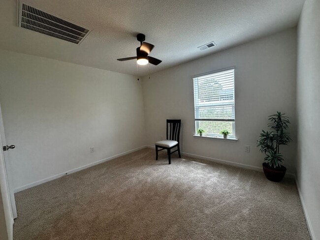 Building Photo - 3 bed/2.5 bath with garage - E Morristown, TN