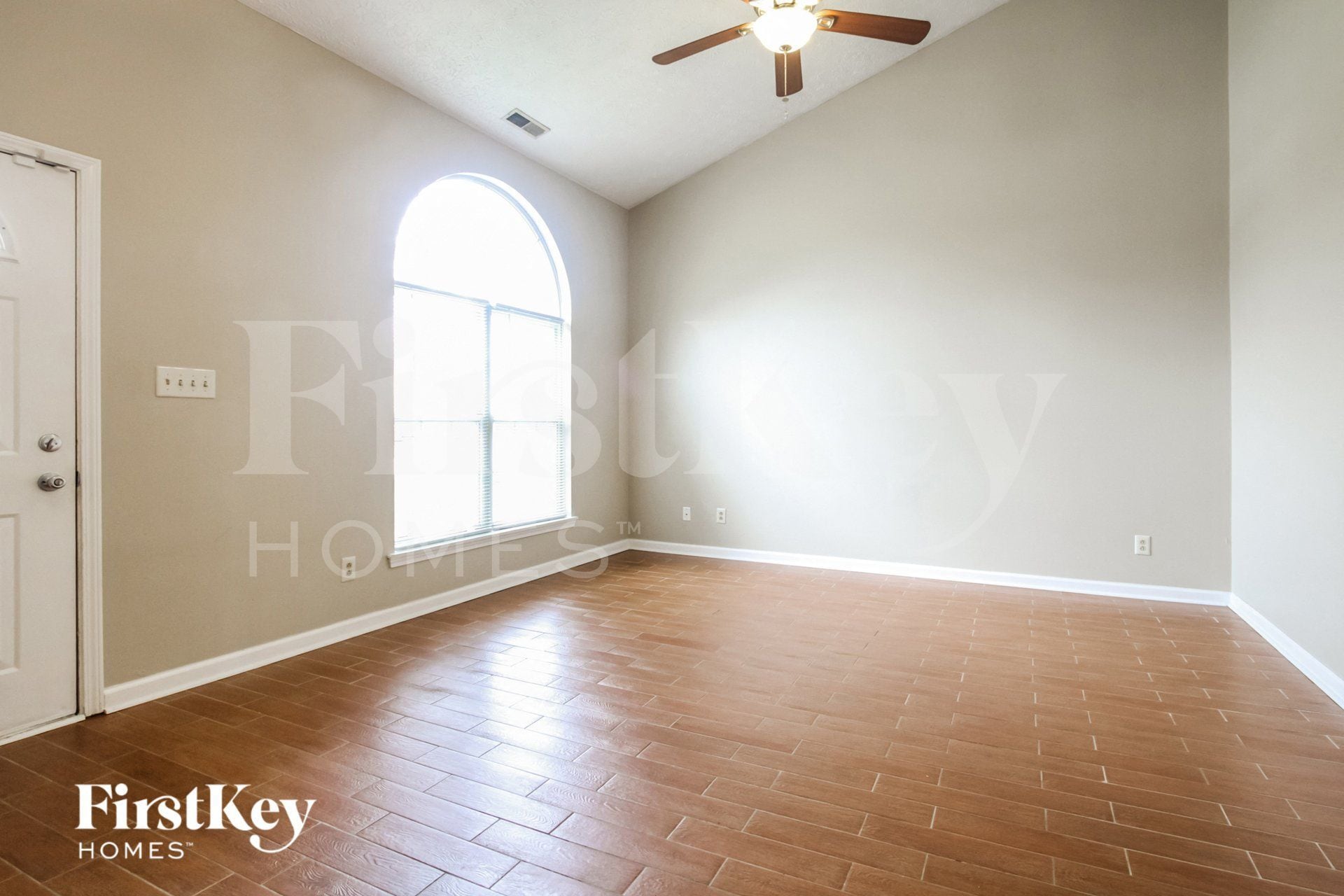 Building Photo - 1056 Oak Leaf Rd