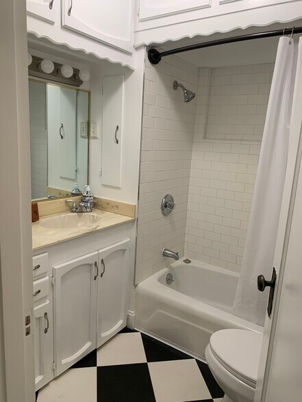 Building Photo - 9080 Santa Lucia Rd