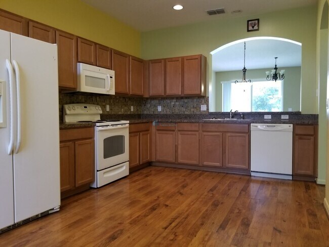 Building Photo - Spacious 3 Bed 2 Bath Home in Desirable Esprit Community - Saint Cloud