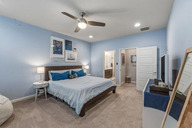 Building Photo - 6814 E Riverside Dr