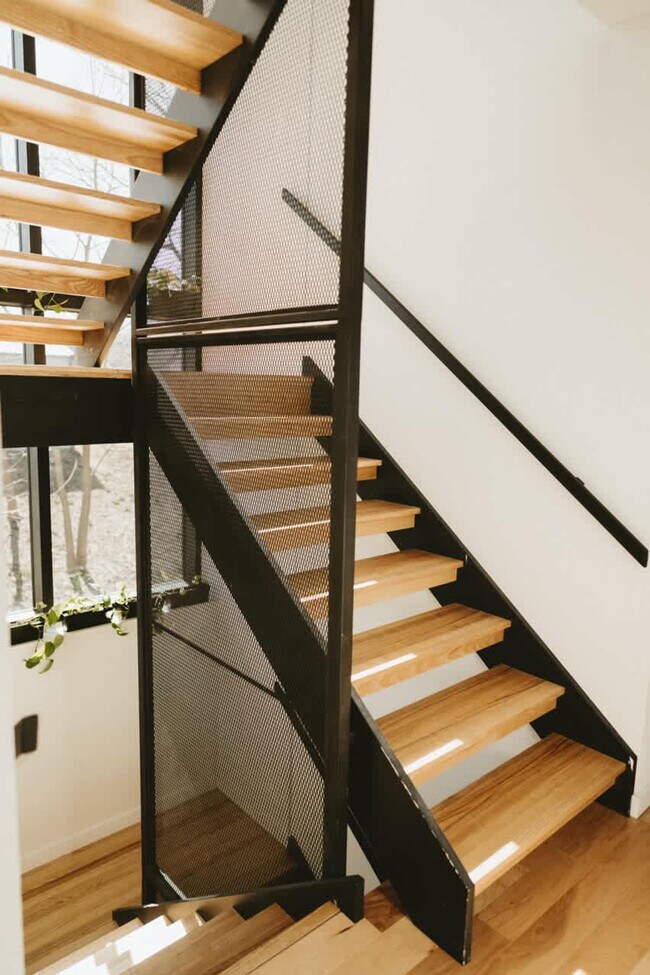 Building Photo - 503 NW D St