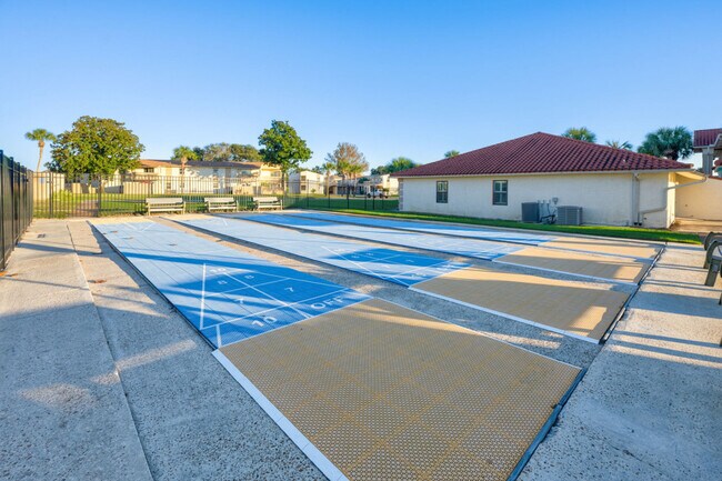 Building Photo - 17462 Front Beach Rd