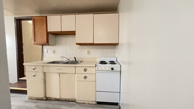 Building Photo - 1611 S Madison St