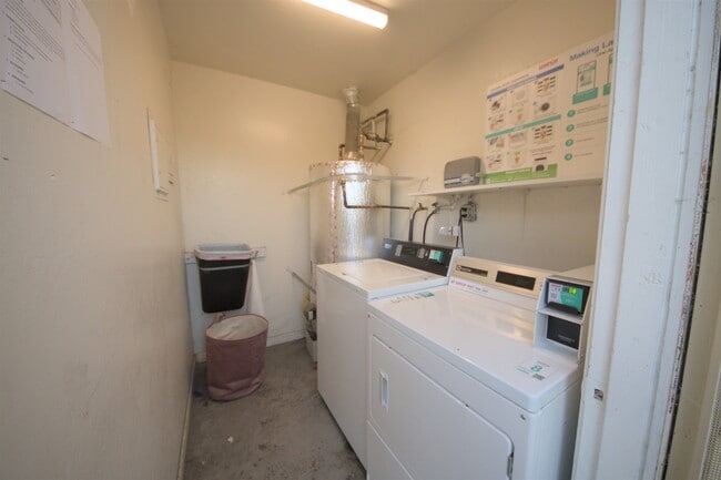 Building Photo - 1214 Sycamore Dr