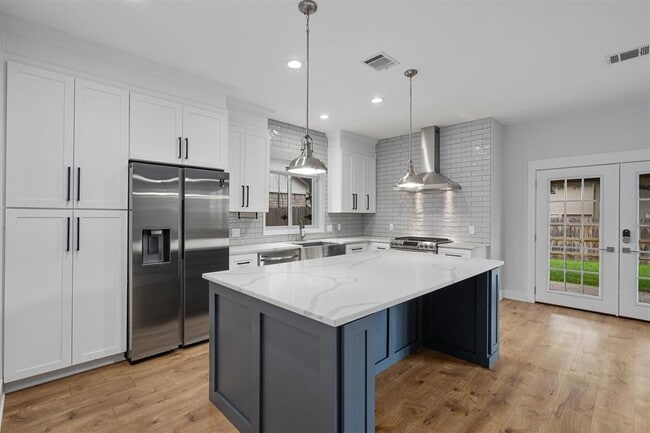 Building Photo - 1203 Thackeray Ln