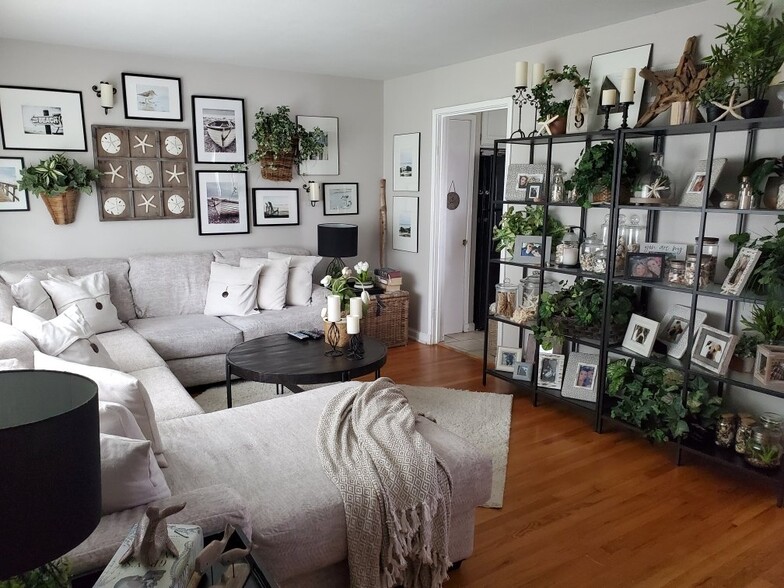 Building Photo - 6915 Foxcroft Dr