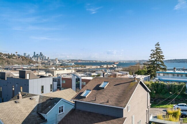 Building Photo - 2323 W Crockett St