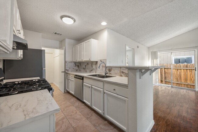 Building Photo - 8204 West Gate Blvd