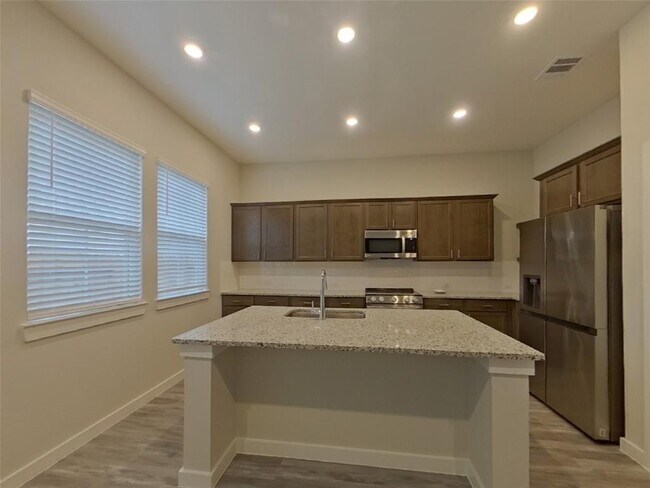 Building Photo - 4920 San Fabiano Ct