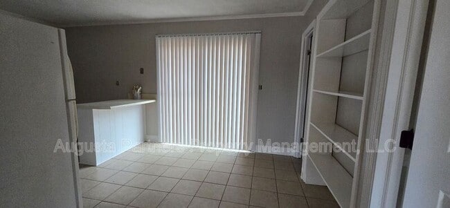 Building Photo - 2511 Drayton Dr