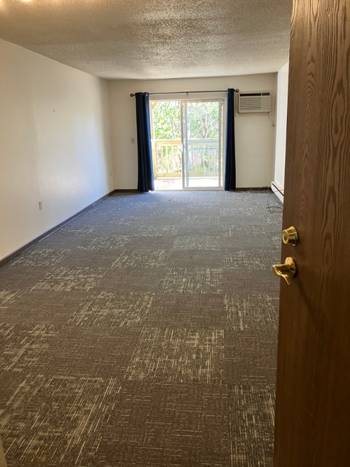 Building Photo - 803 Roundhouse Addition