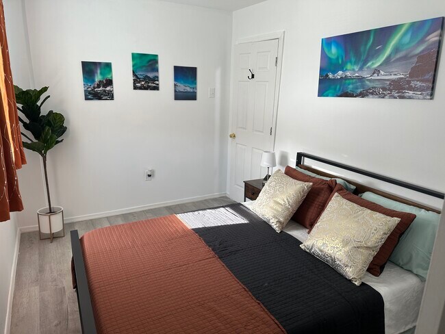 Building Photo - 3826 W 9th St