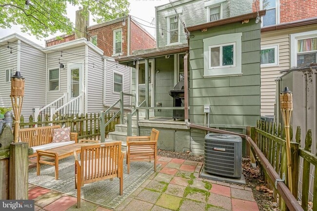 Building Photo - 6 E Collings Ave