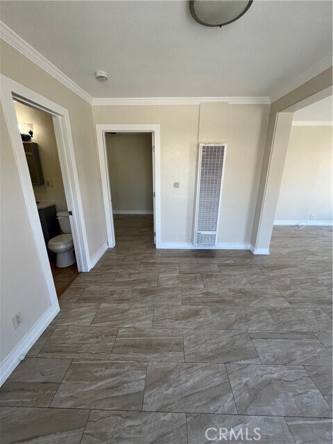 Building Photo - 5216 S Budlong Ave