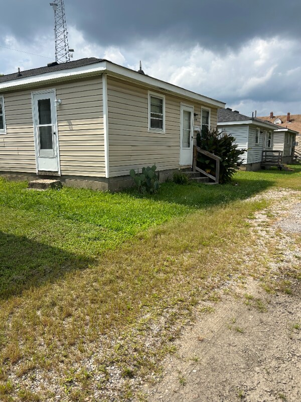 Building Photo - 749 Mt Airy St