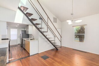 Building Photo - Gorgeous Loft near Roosevelt Row!