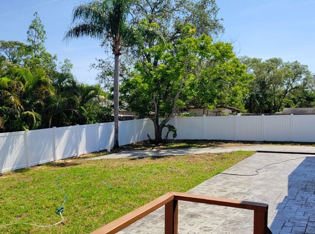 Building Photo - Coming Soon!!  Avaliable May 1, 2025 Spaci...