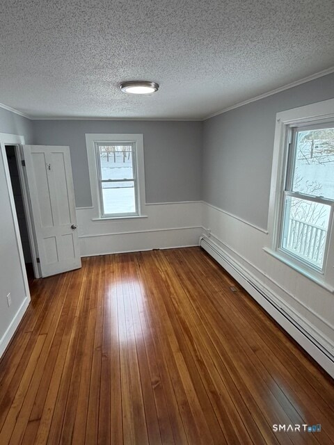 Building Photo - 122 River Rd