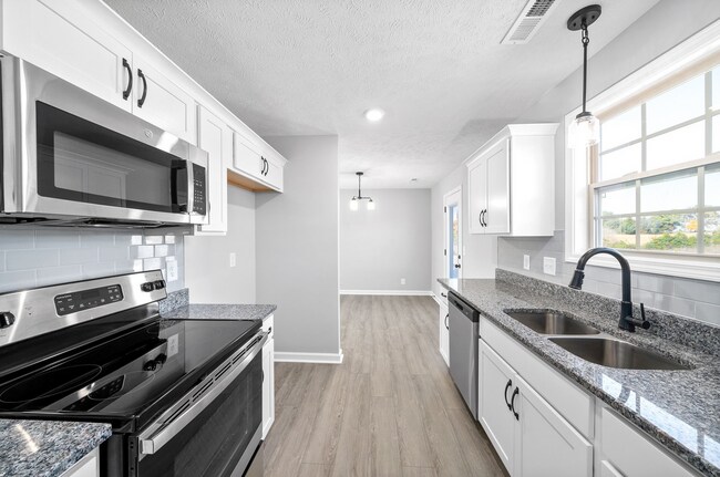 Building Photo - Beautiful Home For Rent in Country Like Setting!