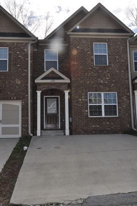 Building Photo - 4 Bedrooms, 3 Full Bathrooms and 1 Half Bath