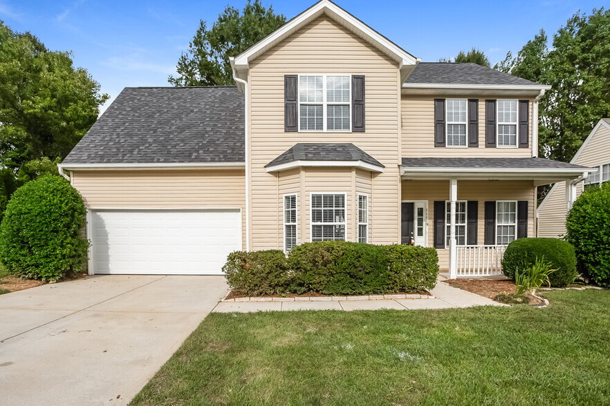 Primary Photo - 11119 Amberglades Ln