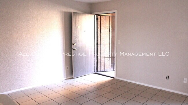 Building Photo - 1831 W Mulberry Dr