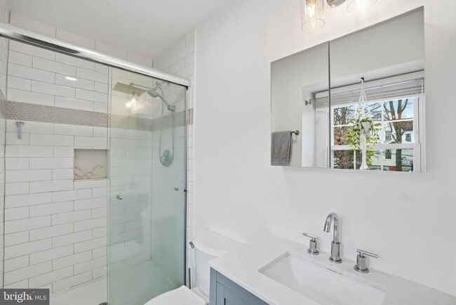 Building Photo - 2207 Victor Ct