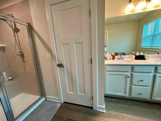 Building Photo - Beautiful Home in Moyock Subdivision - Min...