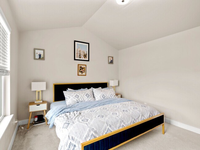 Building Photo - Private Basement Suite in Bright Co-Ed Townhome in Lehi Exchange!