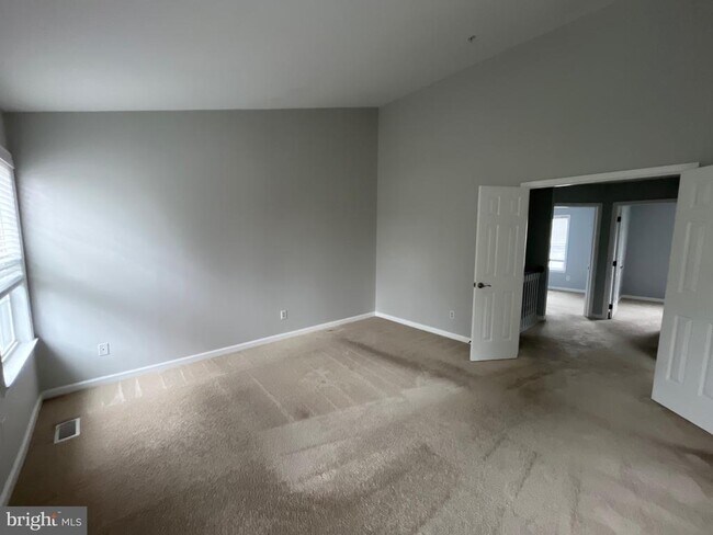 Building Photo - 2212 Historic Dr