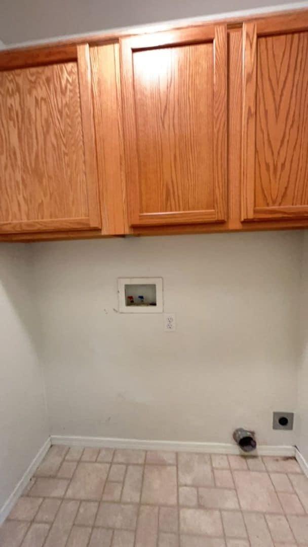 Building Photo - 3 Bedroom 2 Bath Downstairs Apartment