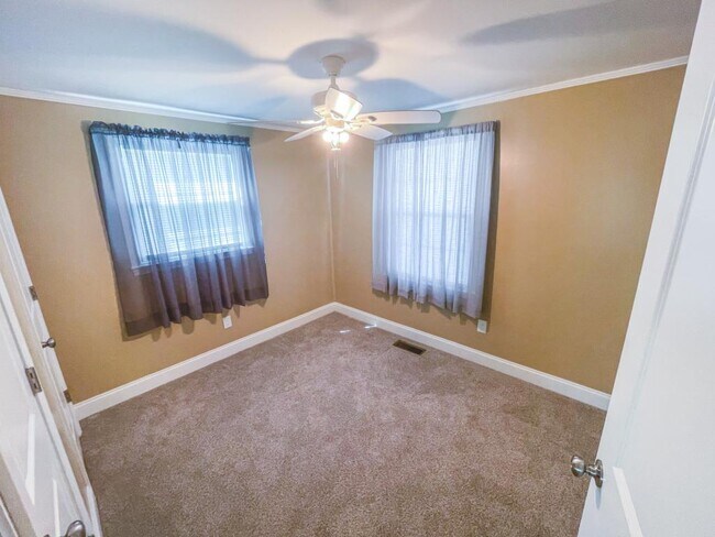 Building Photo - 1206 Golf St