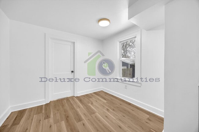 Building Photo - GORGEOUS 4 BEDROOM HOME!!! Available NOW- Month to month lease only!