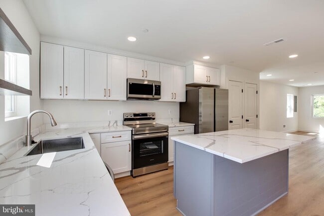 Building Photo - 118 Winters Ln