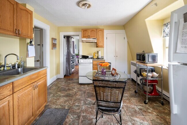 Building Photo - 38 Spring St