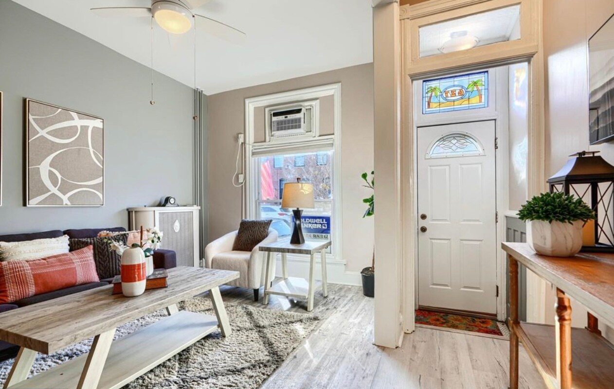 Building Photo - 627 S Eaton St