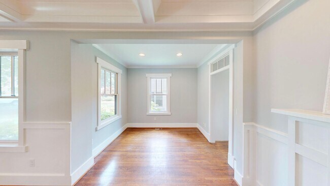 Building Photo - 2320 Chesterfield Ave