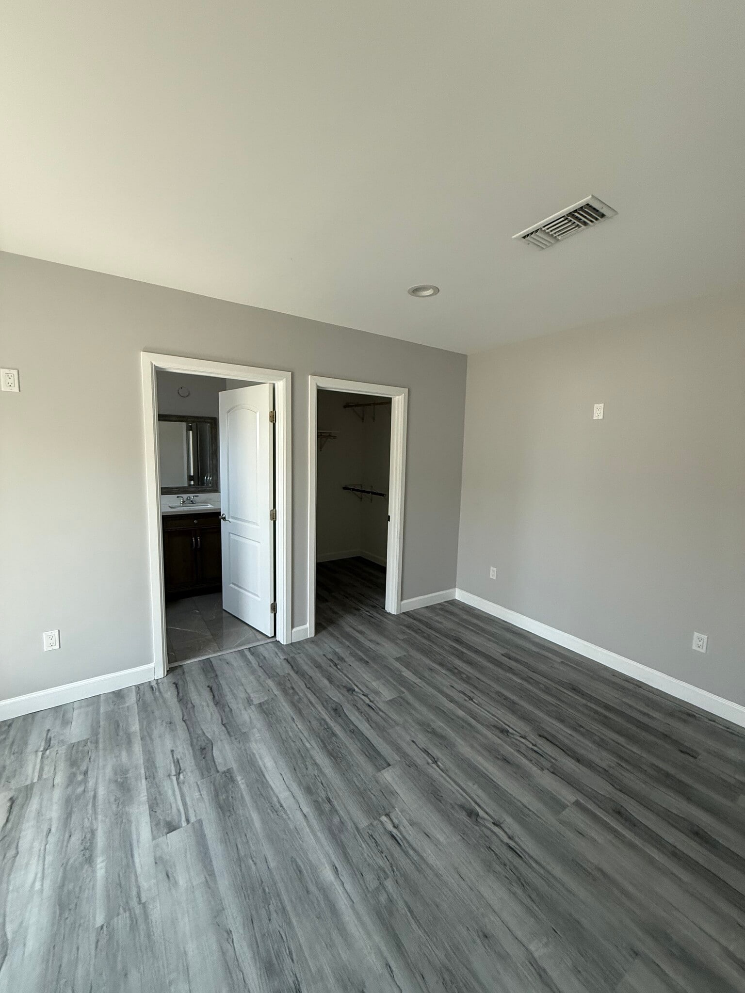 Building Photo - 8225 Ben Ave