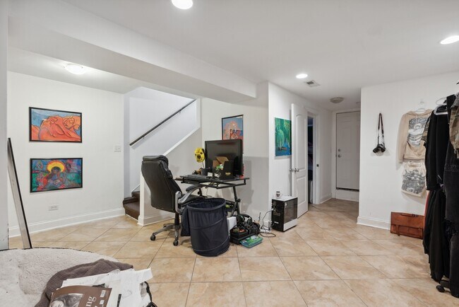 Building Photo - 1402 N Campbell Ave