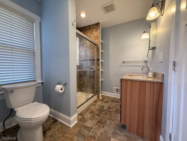 Building Photo - 40 W Shore Rd